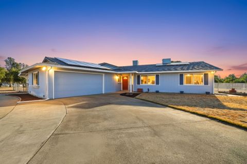 Photo of 7029 Cowan Court, Anderson, CA 96007 (MLS # 25-4262)