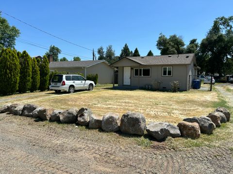 Photo of 2339 North Drive, Redding, CA 96001 (MLS # 25-1951)