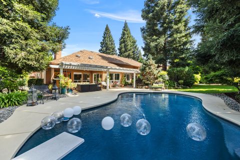 Photo of 2615 Templeton Drive, Redding, CA 96002 (MLS # 26-1945)
