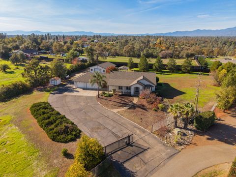 Photo of 6760 Amber Ridge Drive, Anderson, CA 96007 (MLS # 25-5238)
