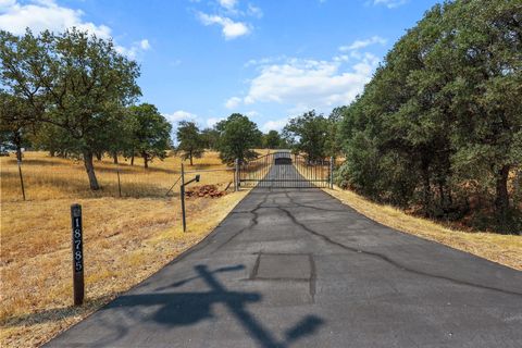 Photo of 18785 Garrett Court, Cottonwood, CA 96022 (MLS # 25-4412)