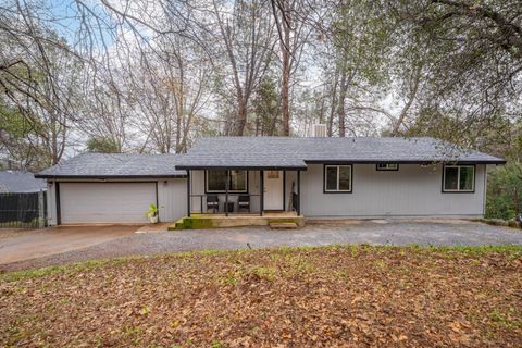 Photo of 2141 Montana Avenue, Shasta Lake, CA 96019 (MLS # 25-4060)