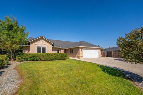 Photo of 7795 Pit Road, Redding, CA 96001 (MLS # 25-4420)