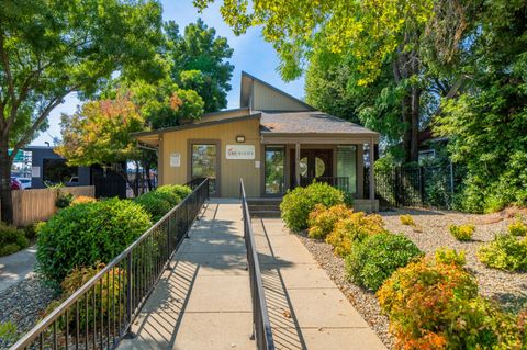 Photo of 1134 Pine Street, Redding, CA 96001 (MLS # 24-5288)