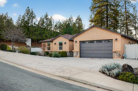 Photo of 4585 Risstay Way, Shasta Lake, CA 96019 (MLS # 25-5334)