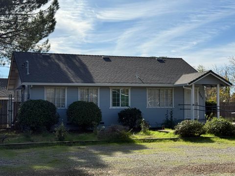 Photo of 4087 Fig Tree Lane, Redding, CA 96002 (MLS # 25-5000)
