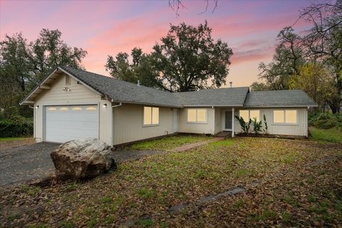 Photo of 4038 Glen Hollow Lane, Anderson, CA 96007 (MLS # 25-5224)