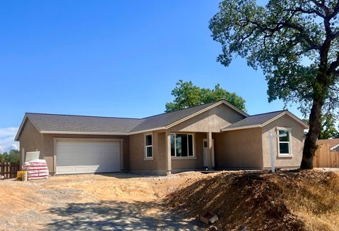 Photo of 525 N Boulder Drive, Redding, CA 96003 (MLS # 25-4294)
