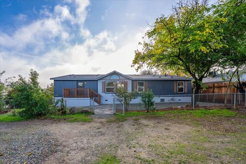 Photo of 3331 Chestnut Street, Cottonwood, CA 96022 (MLS # 25-5041)