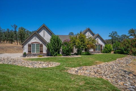 Photo of 20700 Bernard Way, Redding, CA 96003 (MLS # 26-3415)