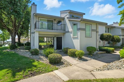 Photo of 488 Ridgecrest Trail #133, Redding, CA 96003 (MLS # 25-4050)