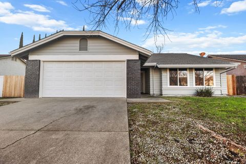 Photo of 2574 Yana Avenue, Redding, CA 96002 (MLS # 25-5529)