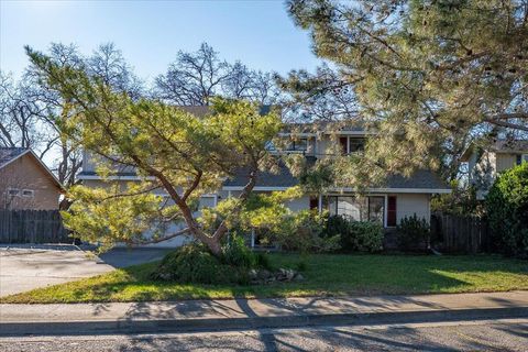 Photo of 2059 Stonybrook Drive, Red Bluff, CA 96080 (MLS # 26-125)