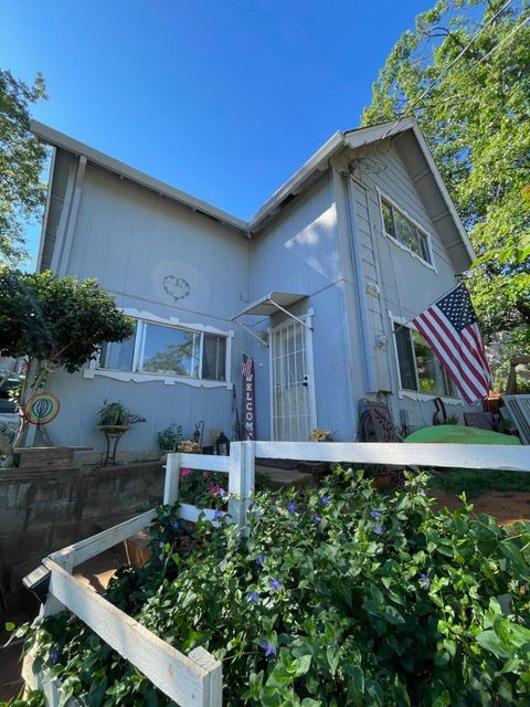 Photo of 3812 Pancake Hill Drive, Shasta Lake, CA 96019 (MLS # 26-1250)