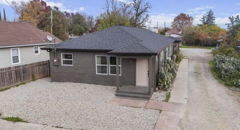 Photo of 16211623 Magnolia Avenue, Redding, CA 96001 (MLS # 25-5436)