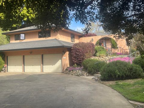 Photo of 2890 Balaton Avenue, Redding, CA 96001 (MLS # 26-1088)