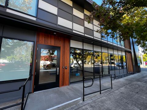 Photo of 1304 East Street #125, Redding, CA 96001 (MLS # 25-5349)