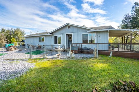 Photo of 14364 Sundown Drive, Redding, CA 96003 (MLS # 26-779)