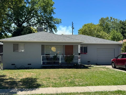 Photo of 1015 Gold Street, Redding, CA 96001 (MLS # 26-2879)