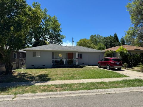 Photo of 1015 Gold Street, Redding, CA 96001 (MLS # 26-2879)