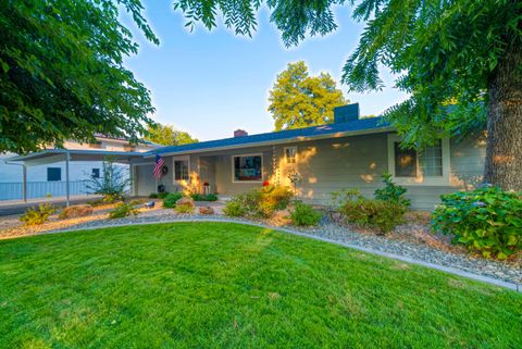 Photo of 2945 Mahan Street, Redding, CA 96001 (MLS # 25-4674)