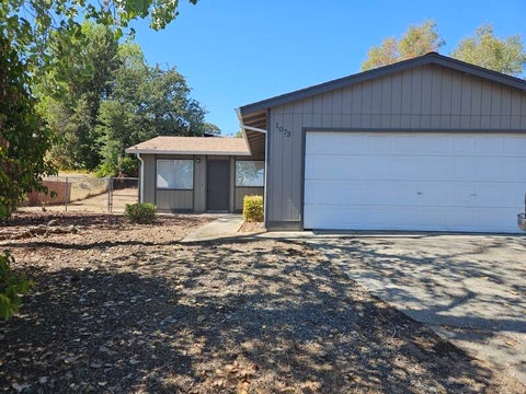 Photo of 1073 Fallon Court, Redding, CA 96003 (MLS # 26-4679)