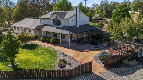 Photo of 21080 Joanna Way, Redding, CA 96003 (MLS # 25-4478)