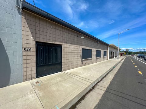 Photo of 844 Butte Street, Redding, CA 96001 (MLS # 25-2520)