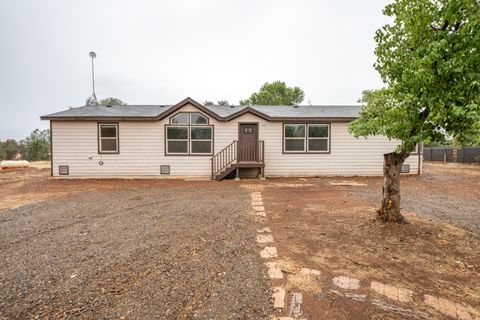 Photo of 11672 Roberta Way, Bella Vista, CA 96008 (MLS # 25-4522)