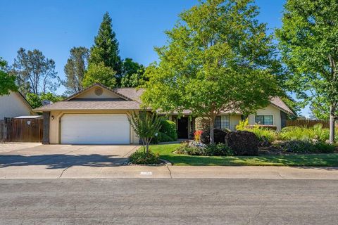 Photo of 2946 Dawnridge Drive, Redding, CA 96001 (MLS # 26-2338)