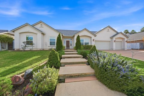 Photo of 2242 Everest Drive, Redding, CA 96001 (MLS # 26-913)