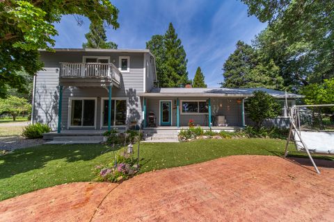 Photo of 2940 Felstet Lane, Redding, CA 96001 (MLS # 25-2998)