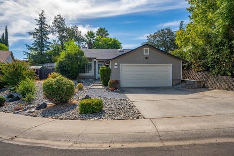 Photo of 525 Vansicklen Way, Redding, CA 96003 (MLS # 26-4456)