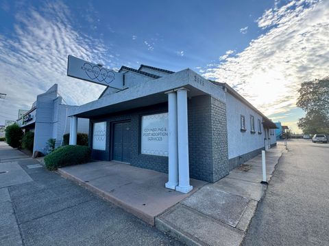 Photo of 2665 Bechelli Lane, Redding, CA 96002 (MLS # 25-4492)