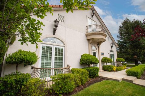 Photo of 3652 Eureka Way, Redding, CA 96001 (MLS # 25-1469)