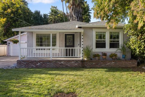 Photo of 2940 Anita Street, Redding, CA 96001 (MLS # 25-4891)