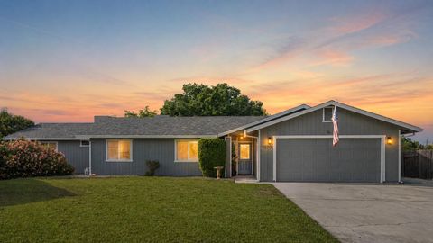 Photo of 1070 Dara Court, Redding, CA 96003 (MLS # 26-3169)
