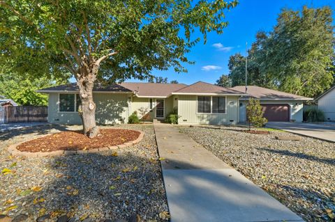 Photo of 7213 Amigo Way, Redding, CA 96002 (MLS # 25-4487)