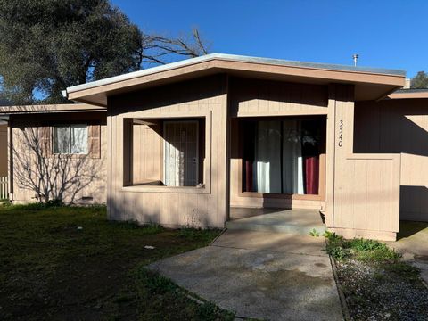 Photo of 3540 Ricardo Avenue, Redding, CA 96002 (MLS # 25-3880)