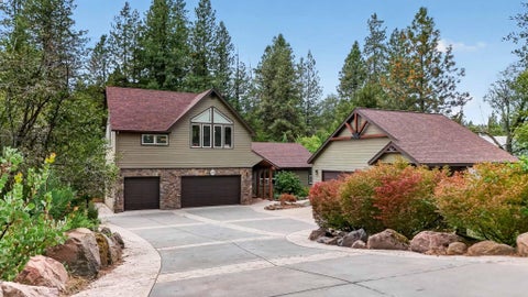 Photo of 820 Michele Drive, Mount Shasta, CA 96067 (MLS # 26-5280)