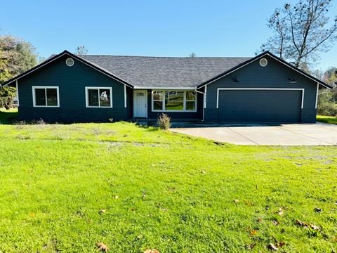 Photo of 5883 Happy Valley Road, Anderson, CA 96007 (MLS # 25-5166)