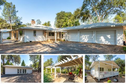 Photo of 19782 N Old Oregon Trail, Redding, CA 96003 (MLS # 25-4059)