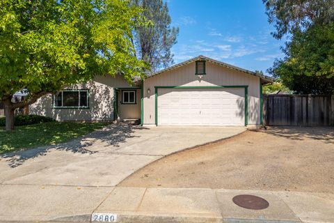 Photo of 2880 Lake Redding Drive, Redding, CA 96003 (MLS # 25-4515)