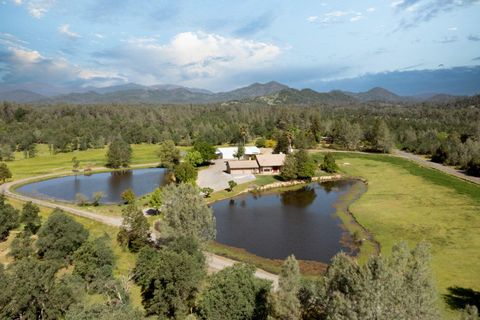 Photo of 12832 Los Osos Street, Redding, CA 96003 (MLS # 25-1833)