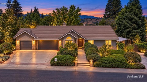 Photo of 568 River Oaks Drive, Redding, CA 96001 (MLS # 26-3171)