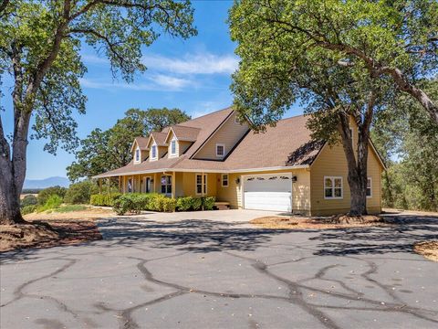 Photo of 17080 Hooker Creek Road, Cottonwood, CA 96022 (MLS # 25-3633)