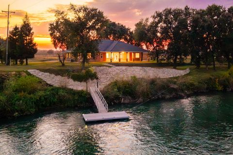 Photo of 22890 Blue Jay Lane, Anderson, CA 96007 (MLS # 25-4582)