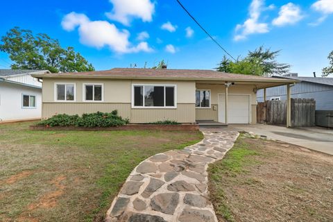 Photo of 1106 2nd Street, Redding, CA 96002 (MLS # 25-4657)