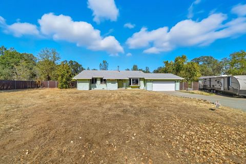 Photo of 3488 Oasis Road, Redding, CA 96003 (MLS # 25-4365)