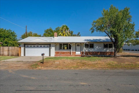 Photo of 2919 Blueview Street, Redding, CA 96002 (MLS # 26-3896)